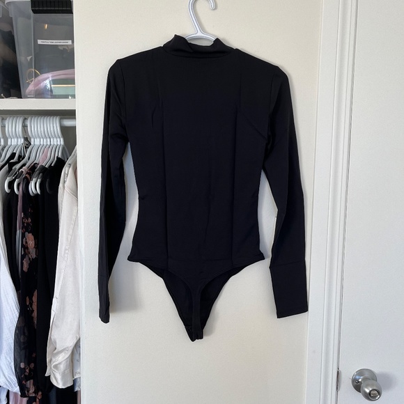 Aritzia Babaton⎜VARO CONTOUR BODYSUIT⎜BLACK - Picture 13 of 14